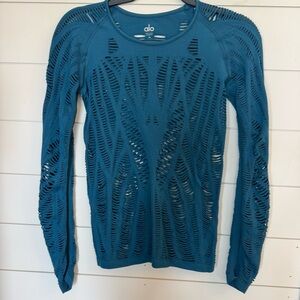 ALO Yoga Women's Wanderer seamless Teal Long Sleeve work out Top